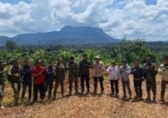Pemda Kapuas Hulu dan Kodim 1206/Psb meninjau lokasi Karya Bhakti TMMD di Rantau Bumbun