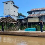 Seorang warga Desa Nanga Kayan, Edi, membantah tuduhan menjual BBM subsidi untuk PETI