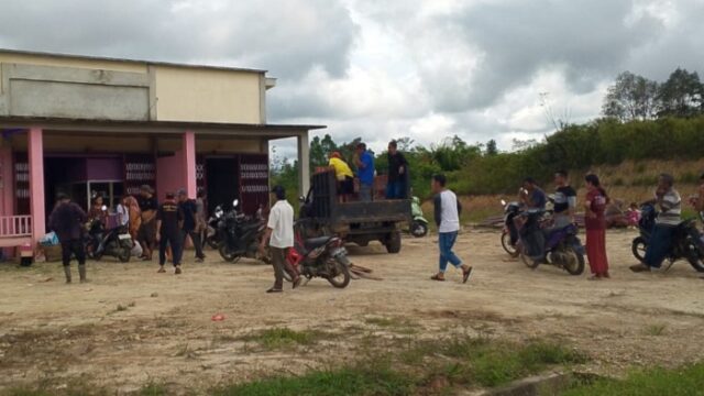 Warga Buak Limbang Pengkadan Kapuas Hulu menyegel sembilan kafe hiburan malam