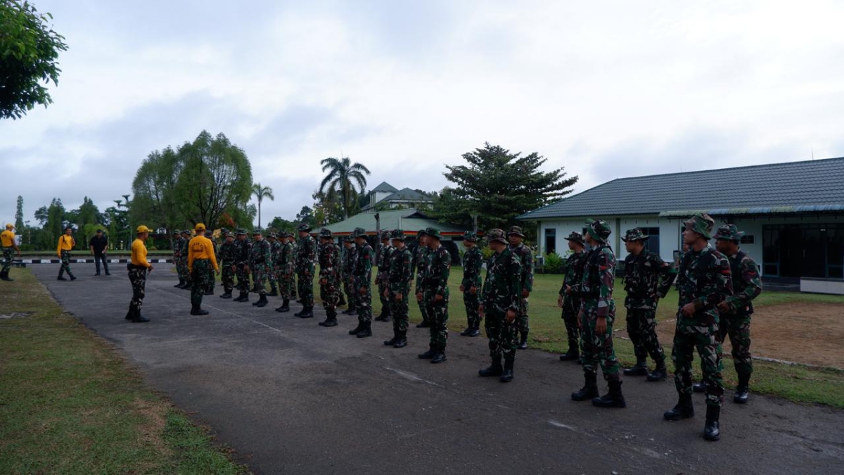 PSJM Korem 121/Alambhana Wanawwai Uji Ketahanan Prajurit Lewat Hanmars 10 Km dan Renang Militer