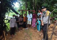 Layanan 110 Polres Sintang bantu keluarga Flores cari kabar di Ambalau