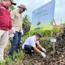 Camat Sintang Fauzi Hasani ajak pelajar jaga lingkungan saat peringatan Hari Bumi 2026