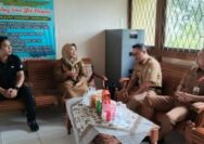 Ahmad Riduan Kabid Wasnas Kesbangpol Sintang menerima kunjungan Fani Meviato Kabid Wasnas Kesbangpol Kalbar di Sintang.