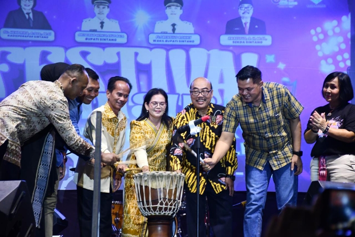 Bupati Sintang Ingatkan Bahaya Narkoba dan Pinjol Saat Penutupan Pameran Ekraf 2026