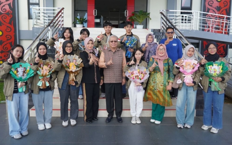 Kepala SMAN 1 Pontianak Indang Maryati jadi sorotan