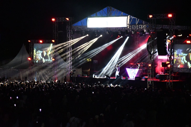 Momen Saat Bupati Sintang Hadiri Kapura Fest 2026, Ribuan Penonton Padati Stadion Baning Saksikan Denny Caknan hingga Ecko Show