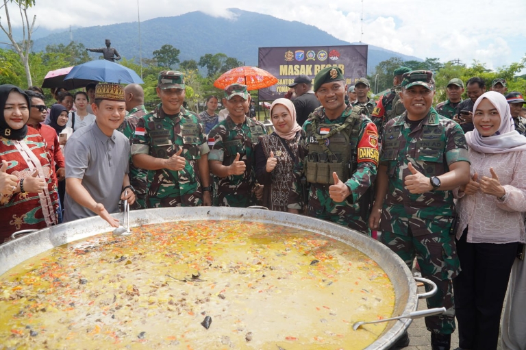 Aroma Masakan Sampai ke Malaysia? Begini Hebohnya Kuali Merah Putih Bobon Santoso di Ujung Negeri